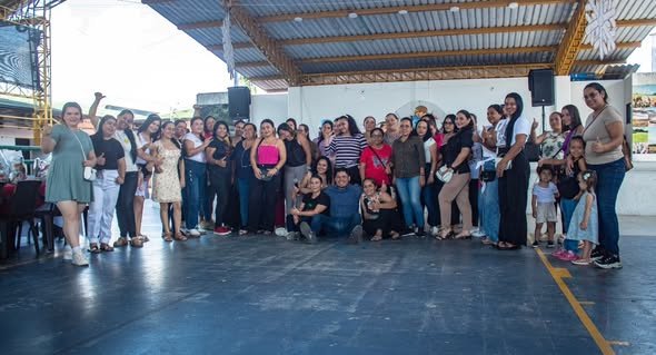 DESAYUNO DE RECONOCIMIENTO A LAS MADRES COMUNITARIAS 🫂 Entre sonrisas, juegos y