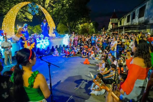 DONDE LA NAVIDAD COBRA VIDA Entre sonrisas, luces y tradición, la Secretaría