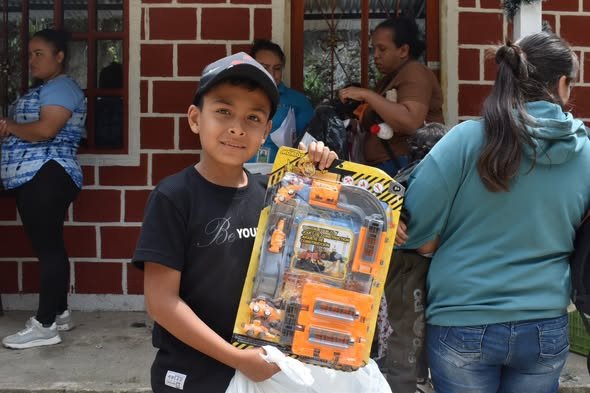 COMPARTIMOS LA ALEGRÍA DE LA NAVIDAD CON LAS FAMILIAS DE LAS VEREDAS