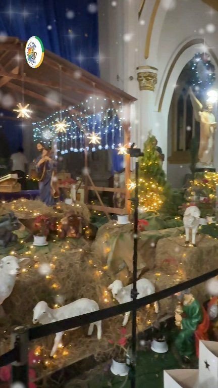 UN MENSAJE DE NAVIDAD QUE UNE A ACACÍAS El padre Flower Mosquera,