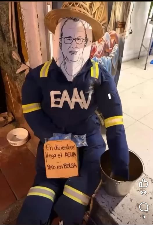 #Villavicencio #Desesperación Este muñeco de Año Viejo resume la desesperación de los