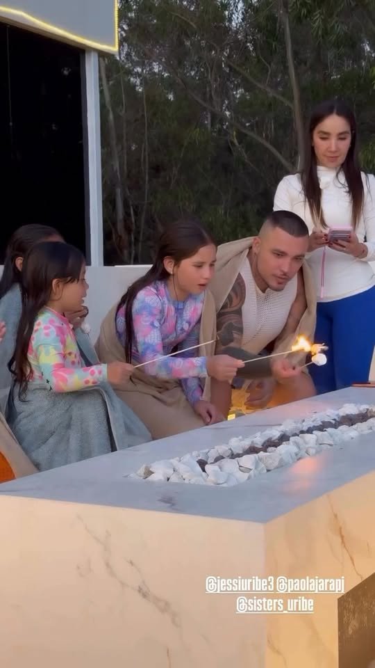 Lo tengo todo, gracias Dios! #paradedicar #JessiUribe #fblifestyle #paolajara #familia #añonuevo