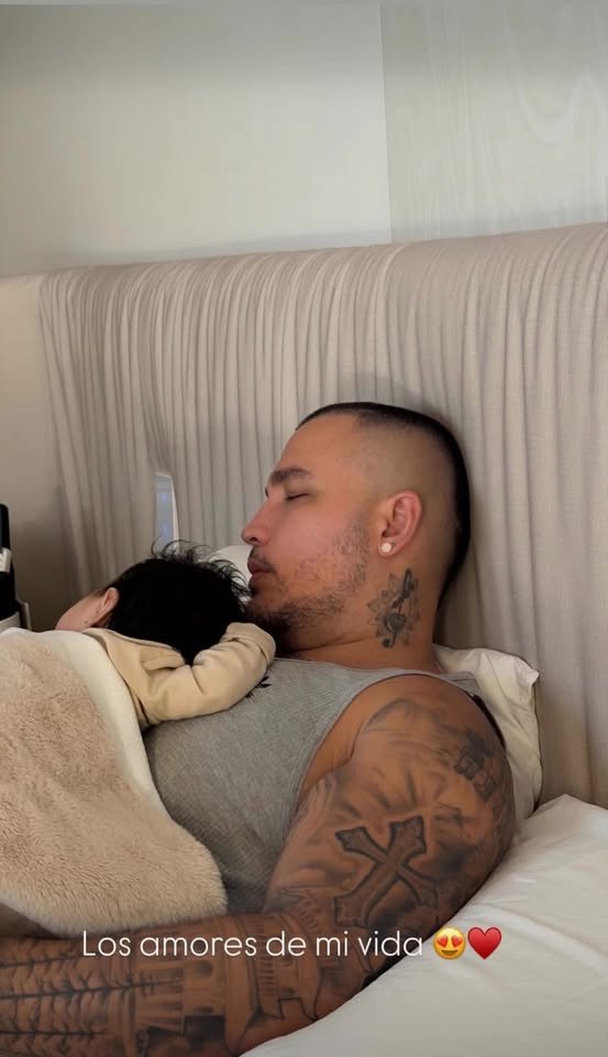 La vida en amor y paz! #JessiUribe #fblifestyle #familia