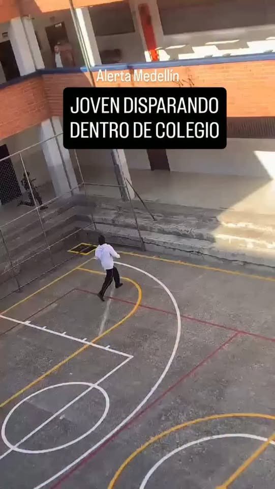 JOVEN INGRESÓ ARMADO A UN COLEGIO Y HABRÍA BUSCADO A UNA DOCENTE