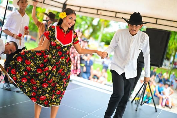 ¡EL JOROPO SE TOMÓ EL PARQUE DE ACACÍAS! El talento, la tradición
