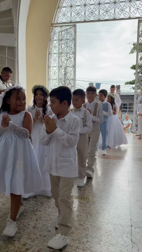 Con alegría y profundo recogimiento, los niños del Colegio Decroly de Villavicencio