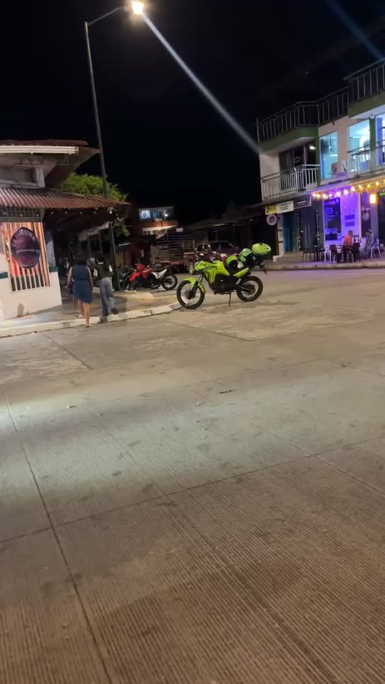 Quitan las vallas del parque principal por parte de los comerciantes de